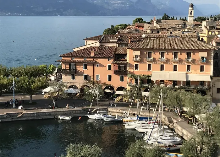 Lägenhet La Mignon Terrazza Torri Del Benaco