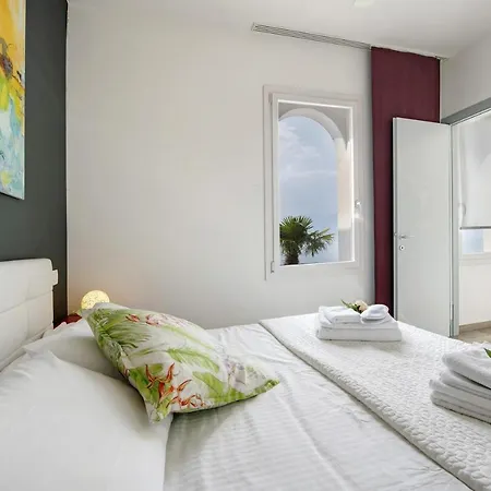 Daire La Mignon Terrazza Torri Del Benaco